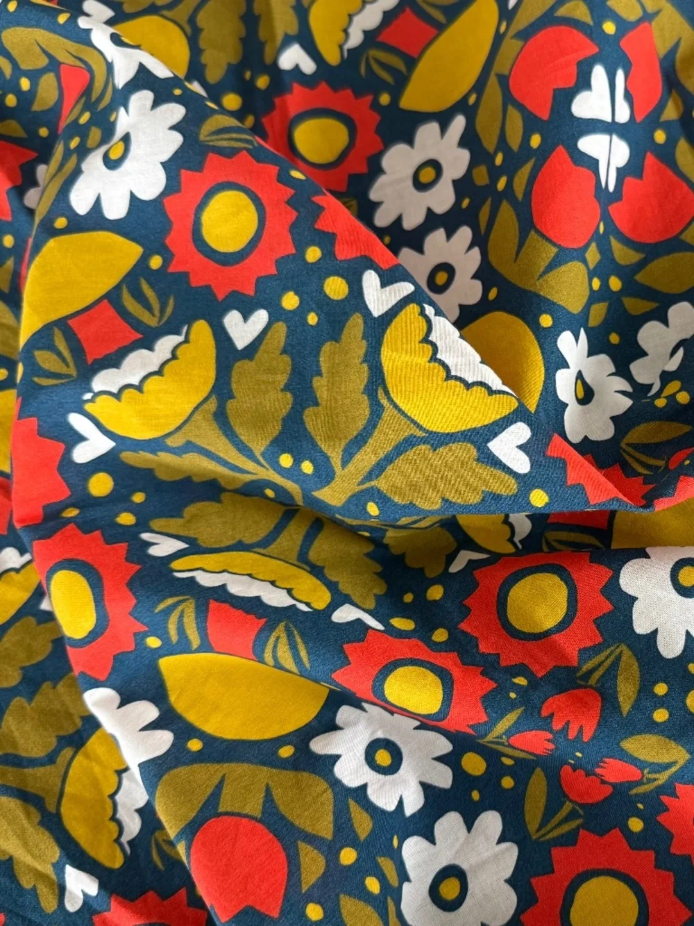 NWT, HANKER BANDANA IN DARLING, COLORFUL FLORAL PRINT!